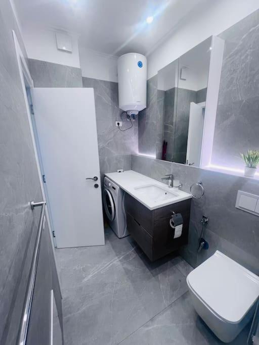 Deluxe Flat With Garden_Tirana Lägenhet Exteriör bild