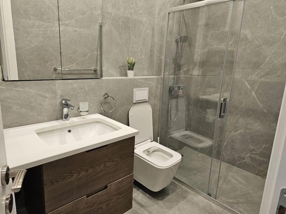 Deluxe Flat With Garden_Tirana Lägenhet Exteriör bild