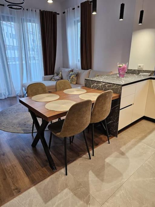 Deluxe Flat With Garden_Tirana Lägenhet Exteriör bild