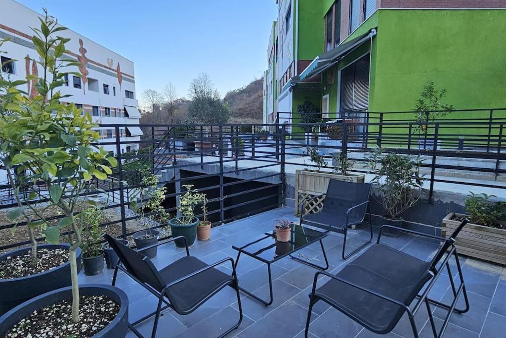 Deluxe Flat With Garden_Tirana Lägenhet Exteriör bild
